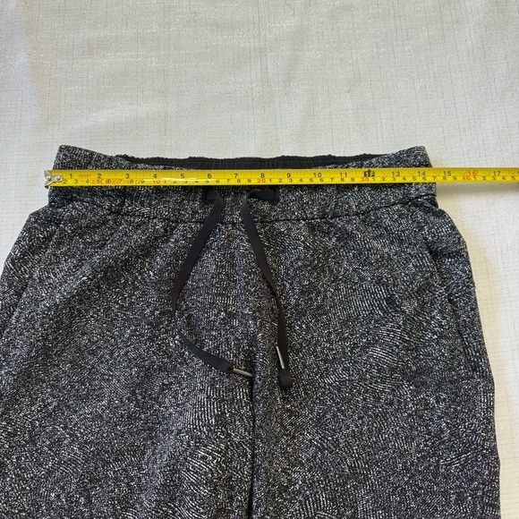 Lululemon On The Fly Pant *28" Feathered Jacquard Black White Black Size 6 - Picture 8 of 13